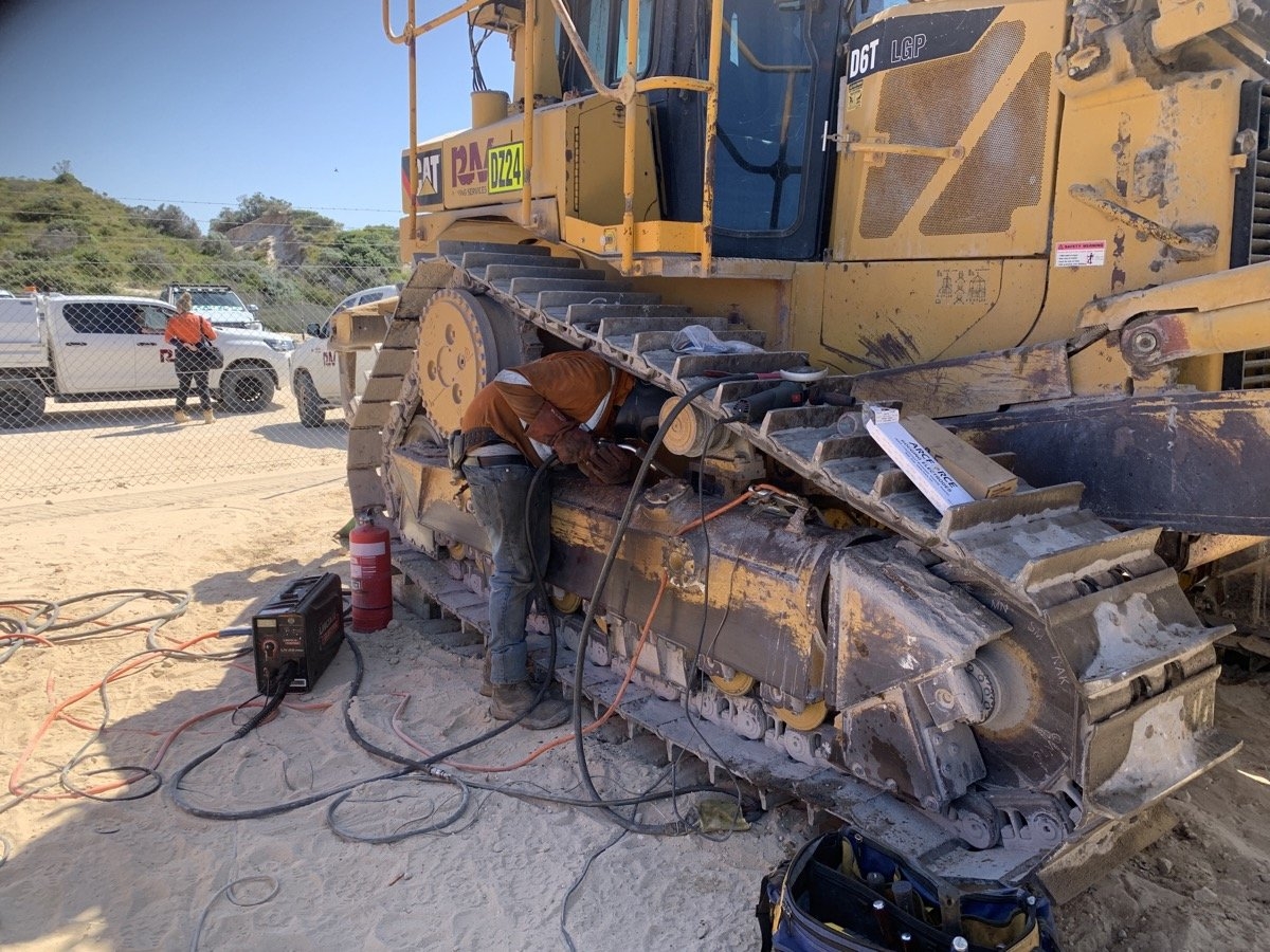 heavy-equipment-welding-cat-d6t
